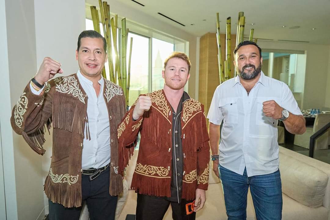Saúl «Canelo» Álvarez recibe cuera tamaulipeca antes de su pelea en Las Vegas