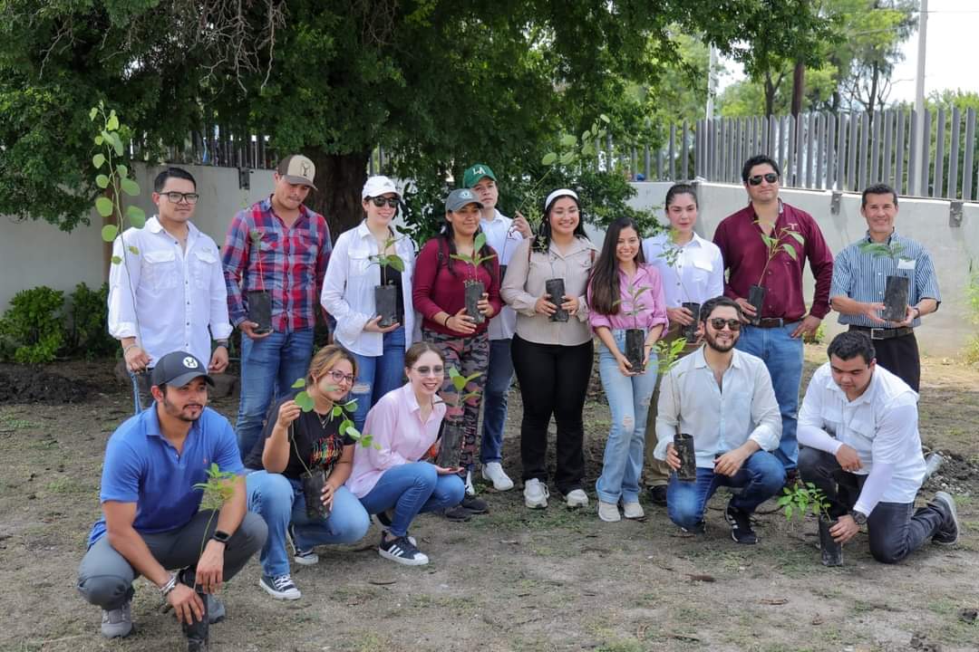 Secretaría de Desarrollo Energético colabora en reforestación del Hospital General