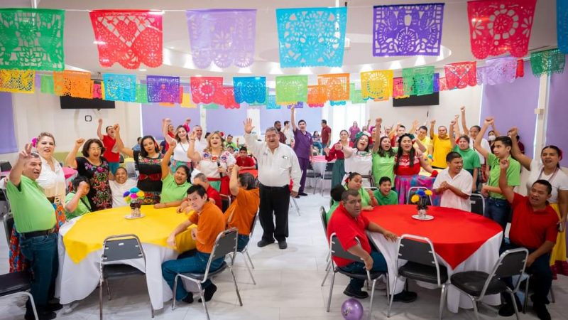 Celebración Patriótica en la Casa San Antonio