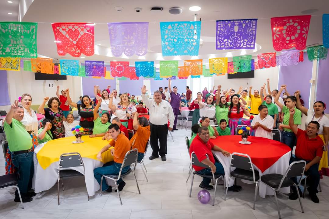 Celebración Patriótica en la Casa San Antonio