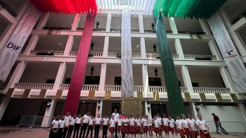 Más de 3 Mil Estudiantes Exploran la Historia de México en la Exposición «Historia en Transformación»