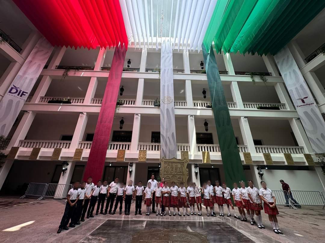 Más de 3 Mil Estudiantes Exploran la Historia de México en la Exposición «Historia en Transformación»