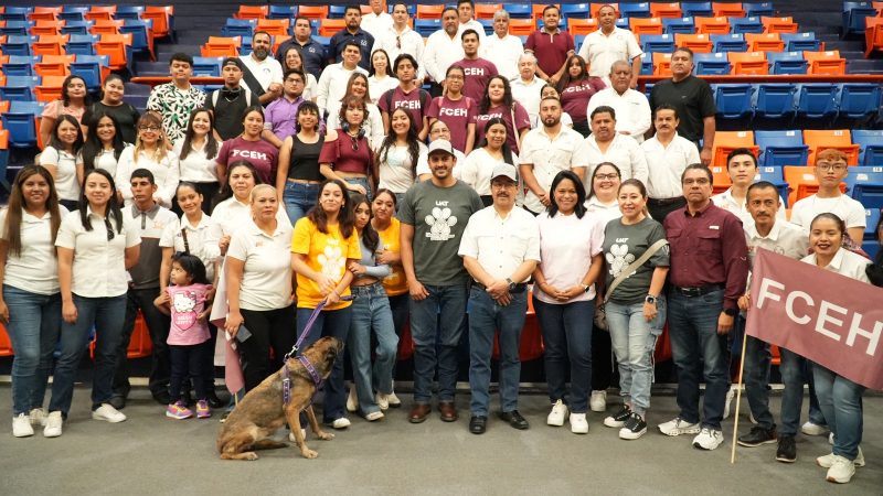 Entrega la UAT en adopción a héroes caninos
