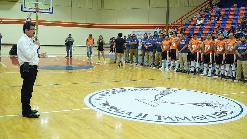 Presenta el rector a los Correcaminos UAT Liga Mayor de Futbol Americano