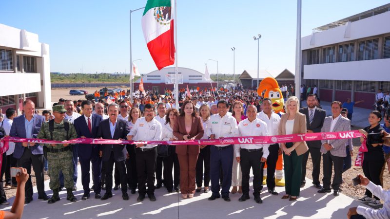 Dámaso Anaya y Carmen Lilia Canturosas inauguran la Preparatoria UAT Nuevo Laredo
