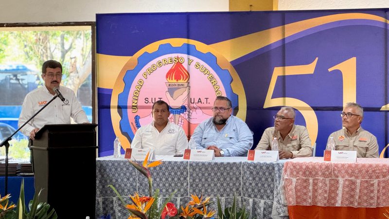 El rector Dámaso Anaya presidió la celebración del 51 Aniversario del SUTUAT
