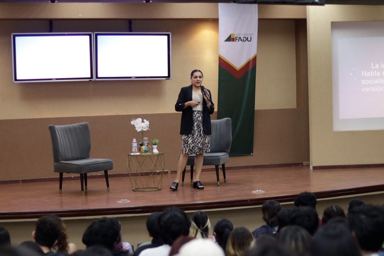 Imparte la UAT conferencia sobre las redes sociales y su impacto en la formación de la juventud