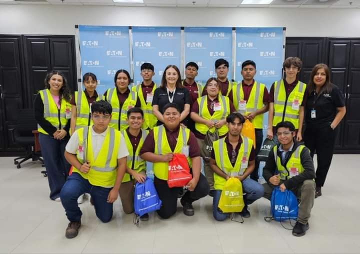 Estudiantes de Ingeniería en Mecatrónica de la UTTN conocen innovaciones en producción automatizada en Eaton Reynosa
