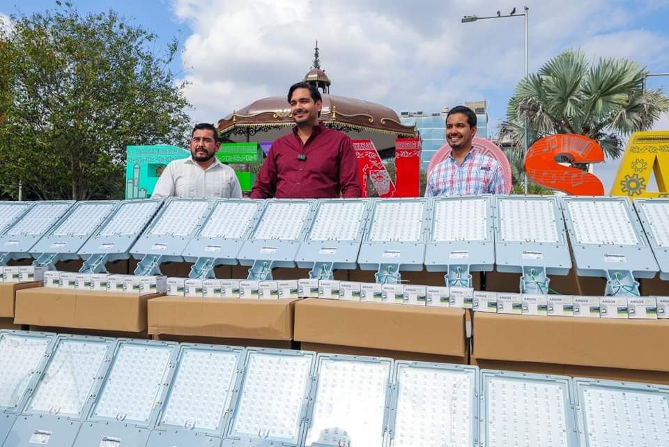 Reynosa se ilumina: instalan 1,500 nuevas luminarias LED