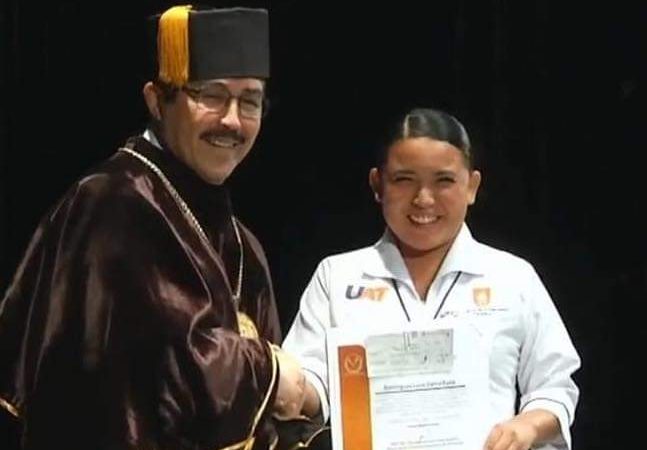 Reconocimiento al Valor y Humanismo: Danna Paola Domínguez Recibe Diploma al Mérito de la UAT
