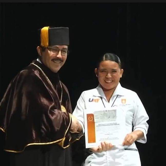 Reconocimiento al Valor y Humanismo: Danna Paola Domínguez Recibe Diploma al Mérito de la UAT