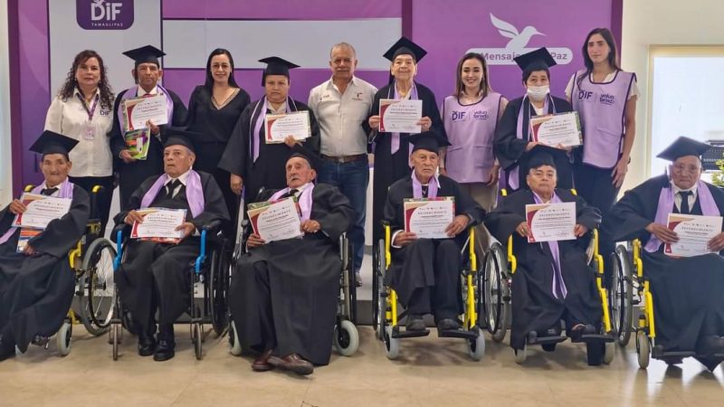 Adultos mayores culminan estudios con apoyo del ITEA en Casa Hogar