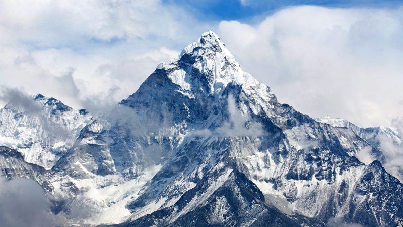 El Everest sigue creciendo impulsado por la erosión: el río Arun eleva la cima del mundo