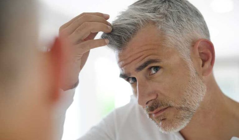 ¿Por qué salen las canas y cómo retrasar su aparición de forma natural?