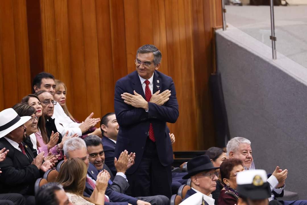 Américo Villarreal acompaña a Rocío Nahle en su toma de protesta como gobernadora de Veracruz