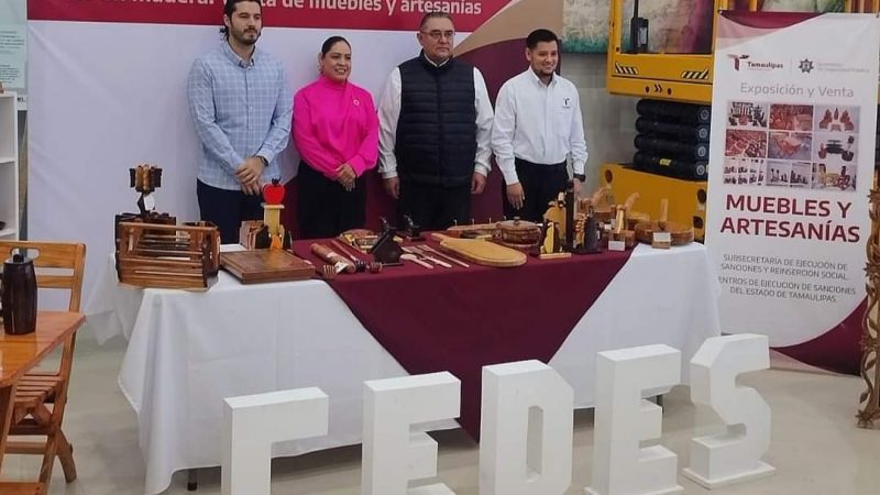 Trabajo que transforma vidas: Inauguran stand de artesanías en Victoria