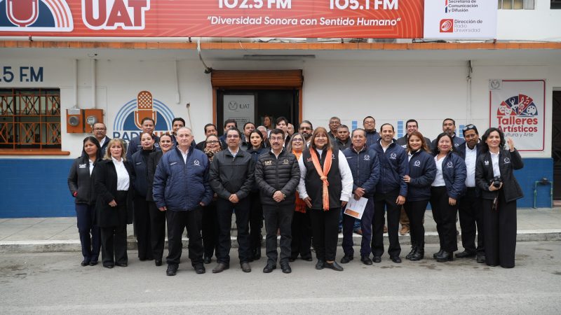 Preside rector Dámaso Anaya celebración del 33 aniversario de Radio UAT