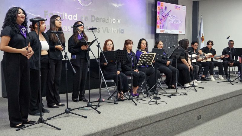 La UAT ofreció a sus universitarias el recital “Voces Violeta”