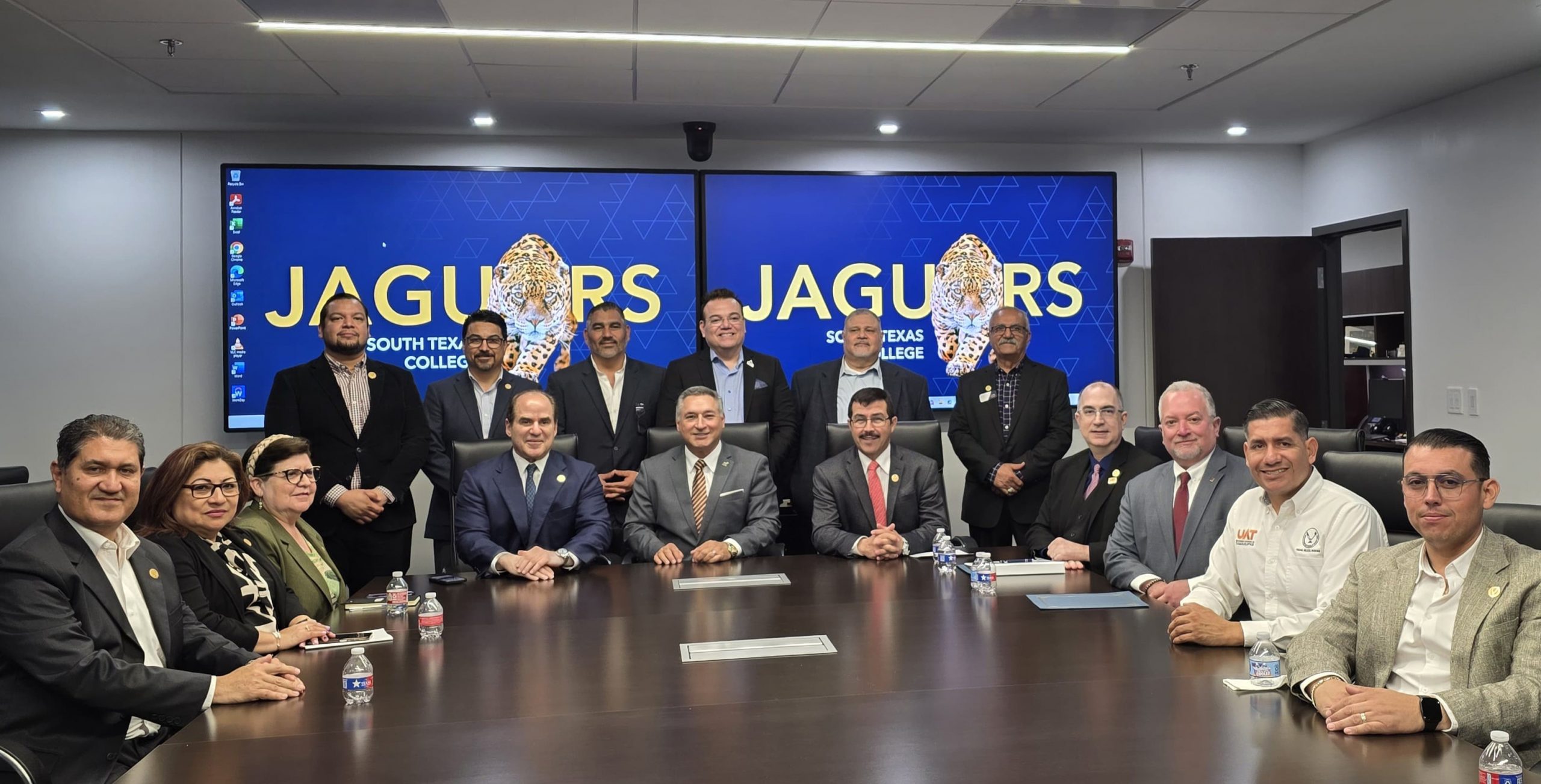 Reafirma rector de la UAT colaboración con South Texas College