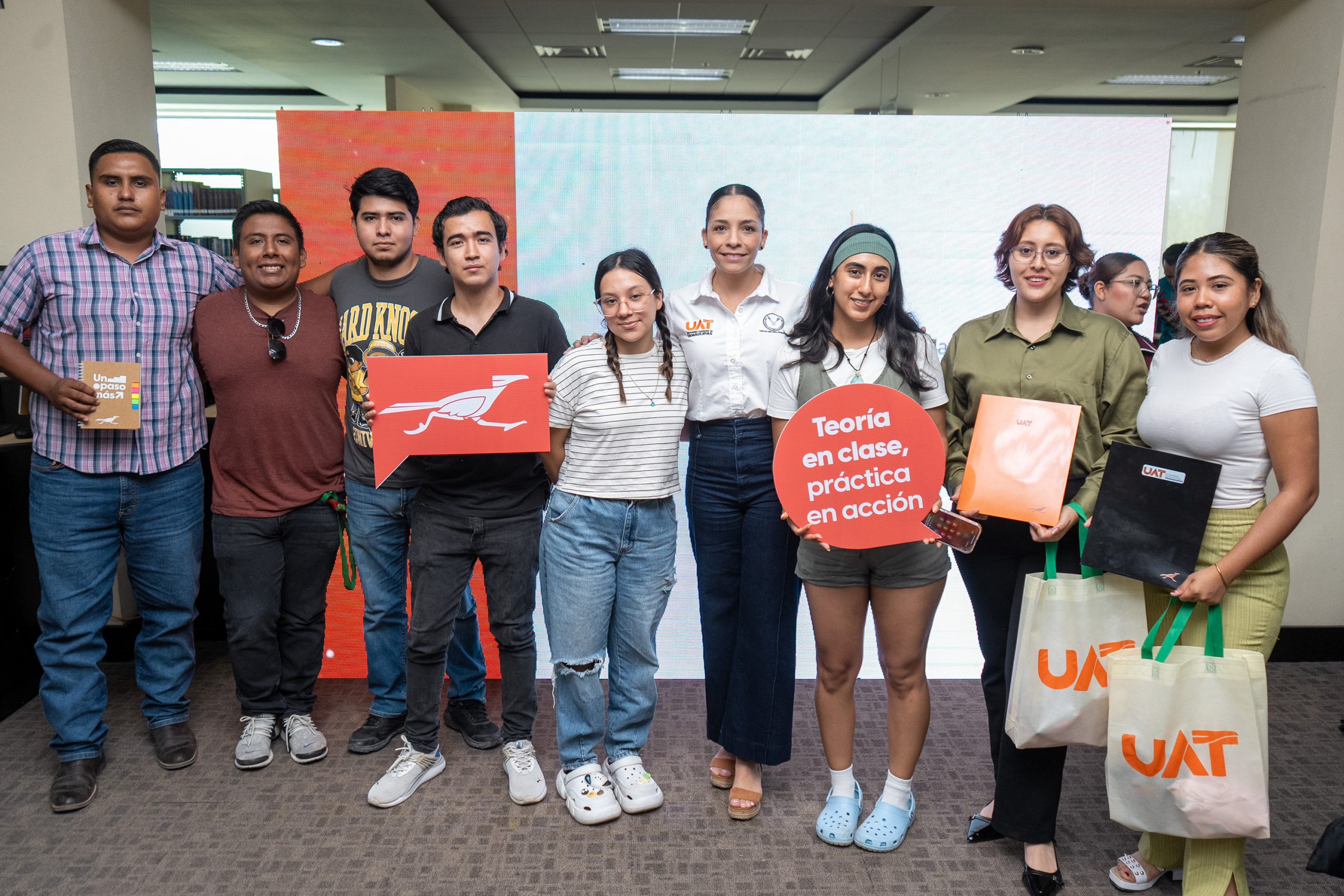 Egresados y estudiantes de la UAT comparten experiencias de la práctica profesional