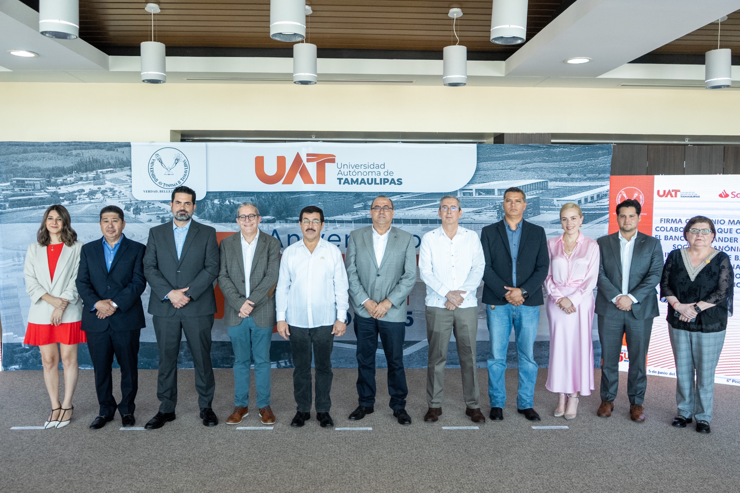 Fortalece la UAT y Banco Santander apoyo a la educación superior