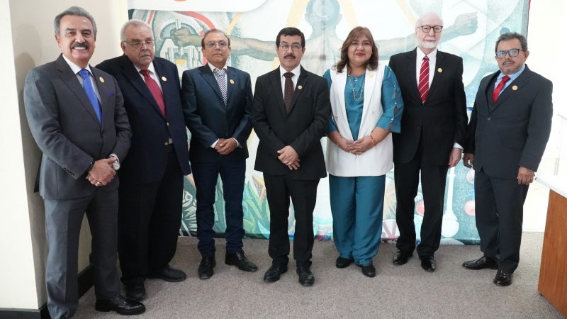 Toman protesta nuevos integrantes del Patronato de la UAT