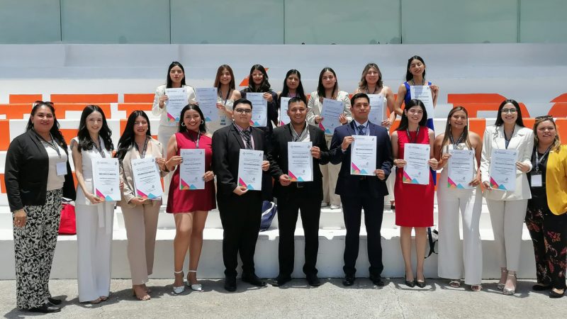 Reciben 17 médicos egresados de la UAT el premio nacional CENEVAL