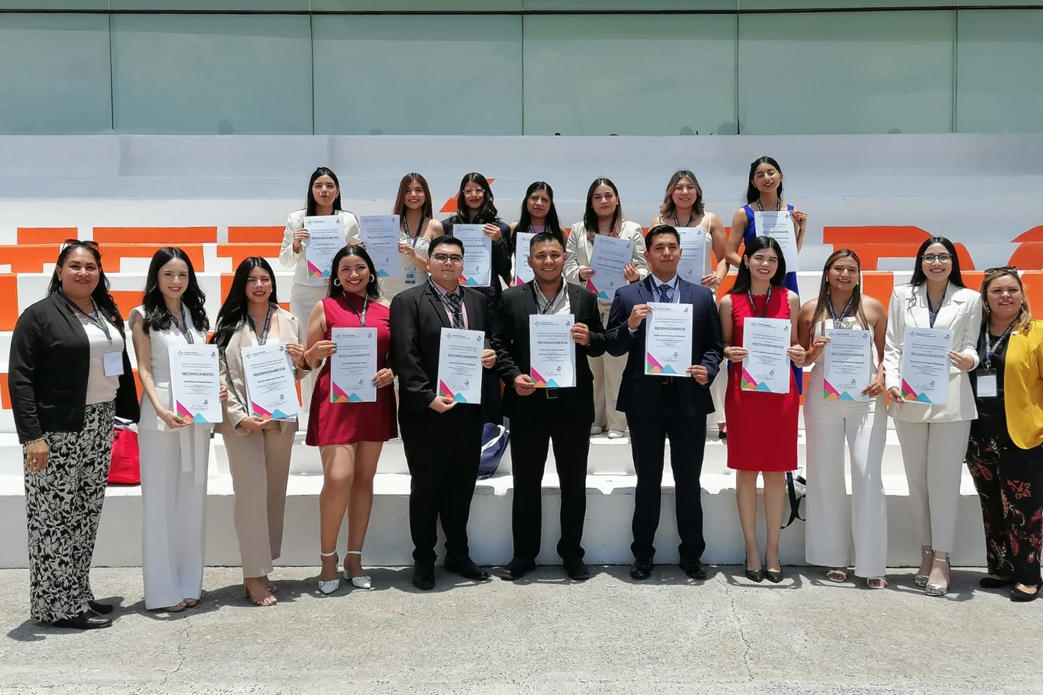 Reciben 17 médicos egresados de la UAT el premio nacional CENEVAL