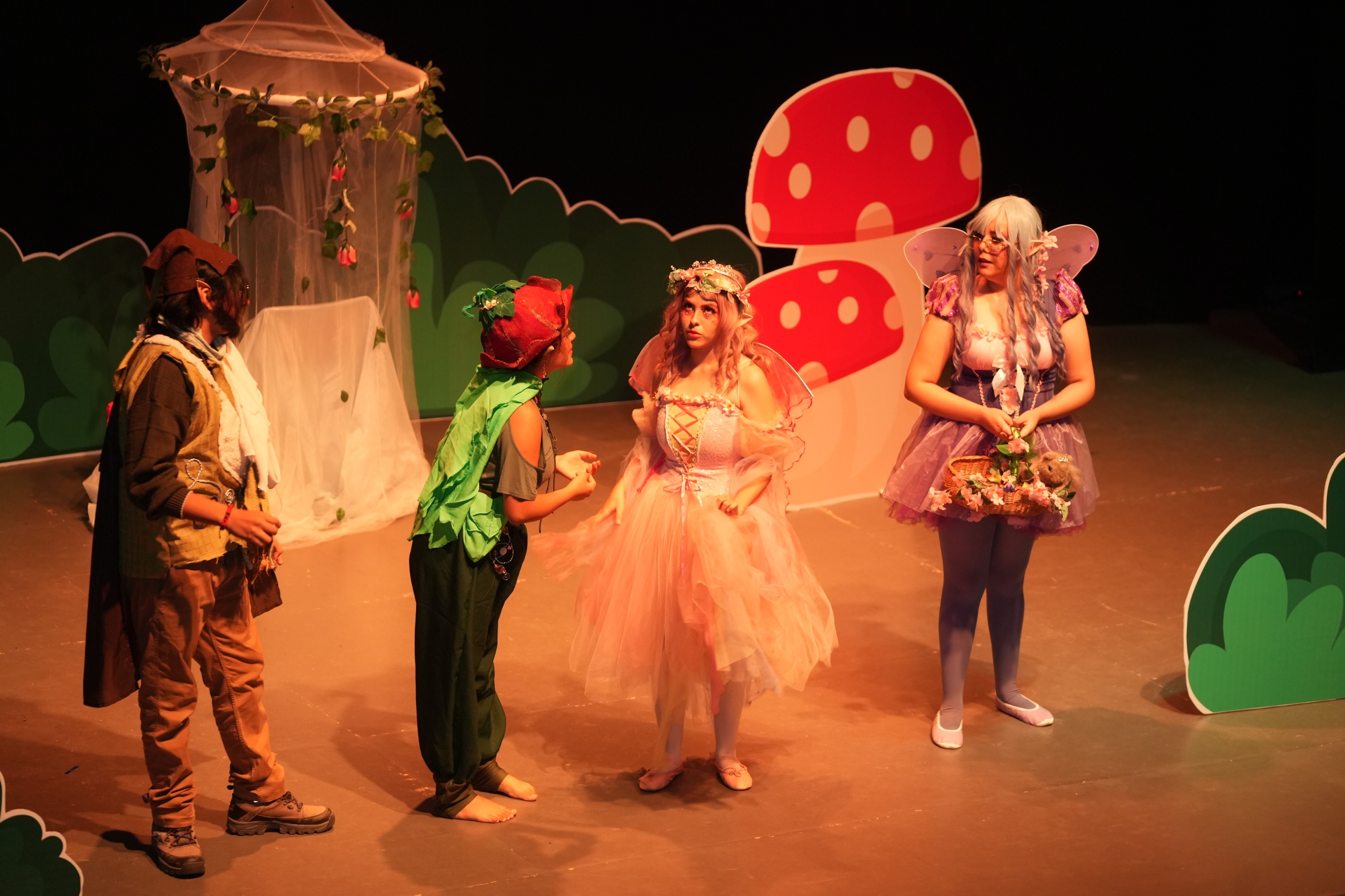 Despliegan estudiantes de la UAT su talento en obra teatral