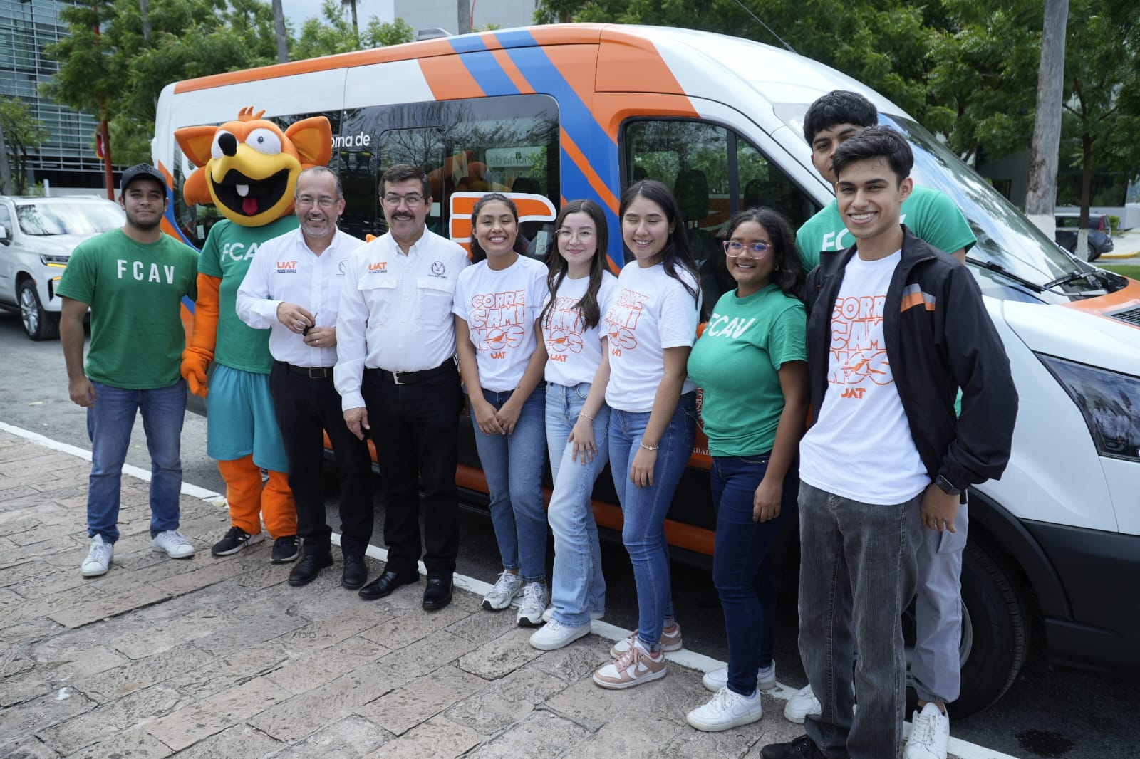 Rector y estudiantes de la UAT comparten jornada universitaria