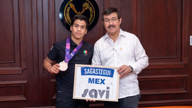 Reconoce rector a Lalo Sagastegui por sus logros deportivos a nivel internacional