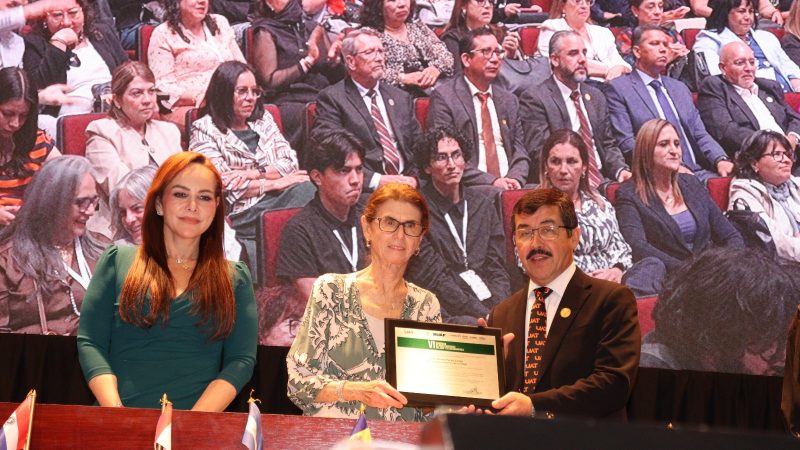 La Dra. Annie Pardo dicta conferencia magistral en la UAT