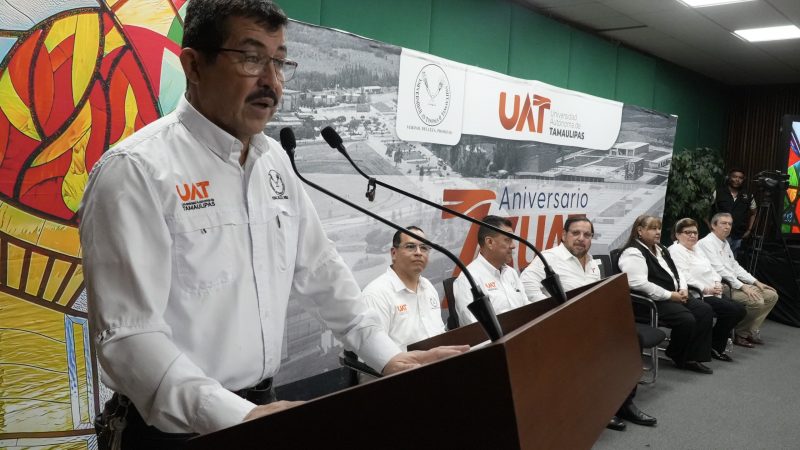 UAT y Secretaría de Educación entregan más de 8 000 becas a universitarios