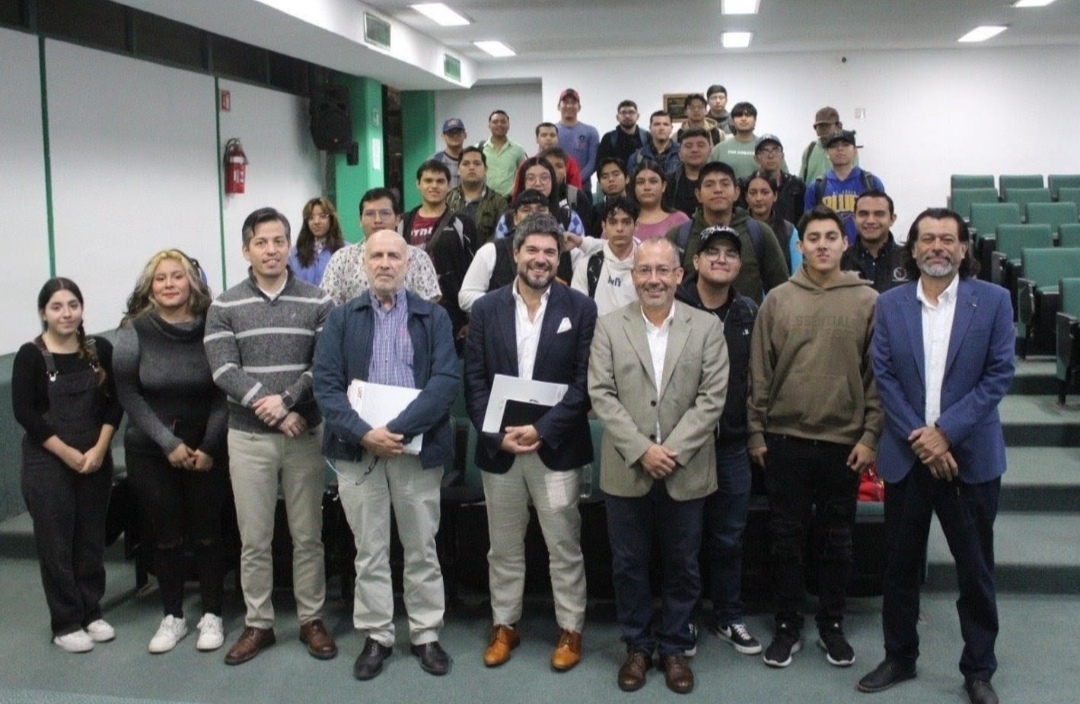 Expertos en economía imparten conferencias en la UAT