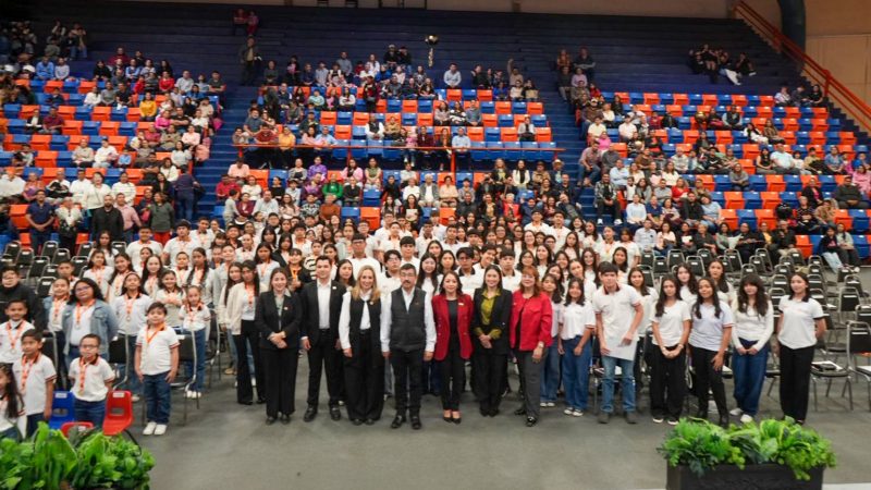 Entrega la UAT reconocimientos a estudiantes del CeINA