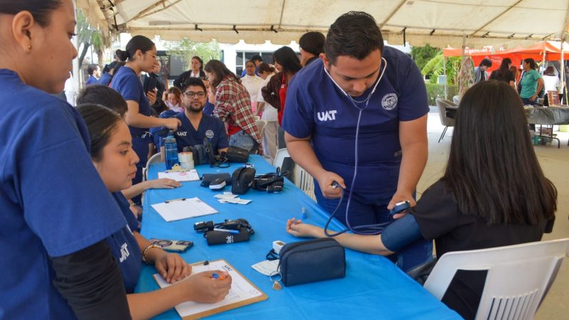 Colabora la UAT con el Sector Salud en jornadas de vacunación