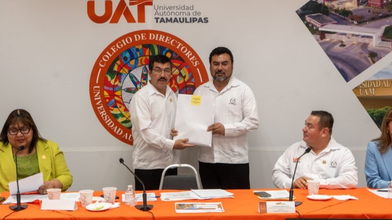 Reconoce rector la excelencia académica de egresados UAT en el EGEL