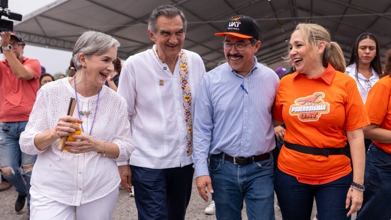 Rodeado de niños alegres, el gobernador Américo y el rector Dámaso Anaya disfrutaron de las amenidades de la UAT en el DIFzania 2026