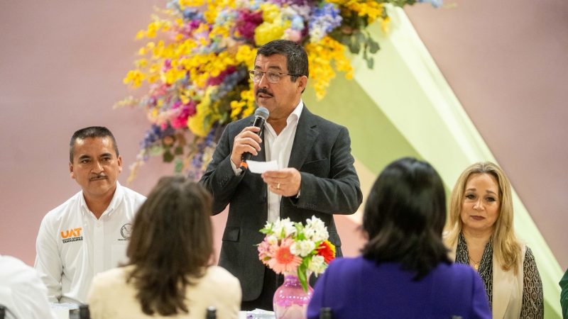 Dámaso Anaya reconoce la labor de las madres trabajadoras de la UAT